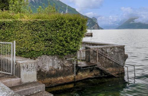 HOST4U - Loft del GARDA Residence with Pool, Front Lake Building - Foto 27