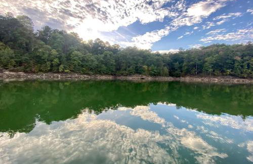 Paradise Point - 4BR Lakefront Haven Dock, Kayaks, & Cozy Firepit - Foto 55