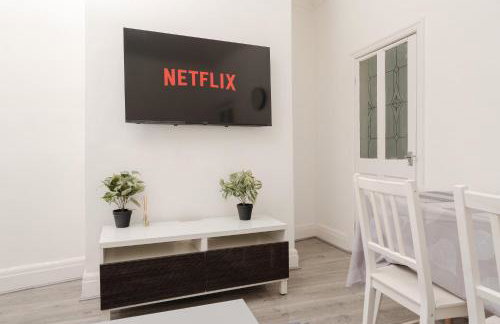 Modern 3-Bedroom Home in-Steps from Crown Point - Foto 40