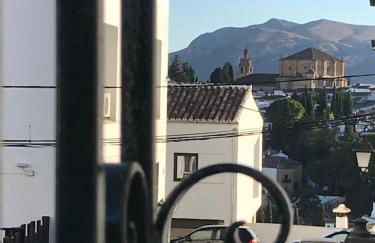 Apartamento nuevo con piscina en el centro "Doña Paca-Ronda" - Photo 10