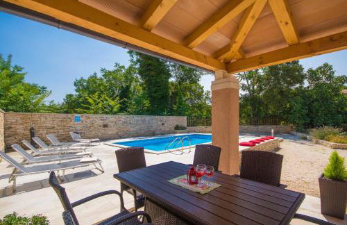 Villa Anton, a luxurious rustic villa in a peaceful setting - Foto 29