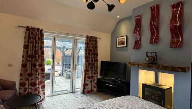 Wee Cruive immaculate studio apartment - Photo 2