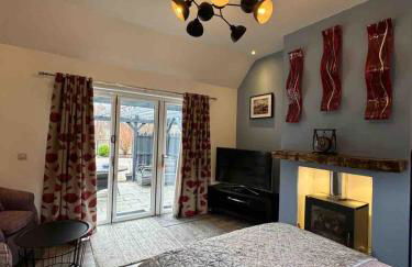 Wee Cruive immaculate studio apartment - Photo 2