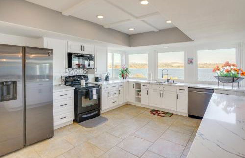 Waterfront Getaway on Lake Elsinore with Swim Spa - Foto 8