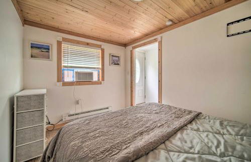 Jamestown Retreat with Hot Tub - Walk to Lake! - Foto 11