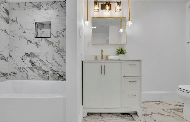 Luxury 7BR Buckhead Oasis w Pool Gameroom Firepit - Foto 22