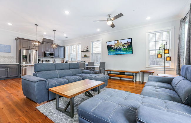 Stunning Modern and Fully-Upgraded 5 BR with Pool - Foto 22