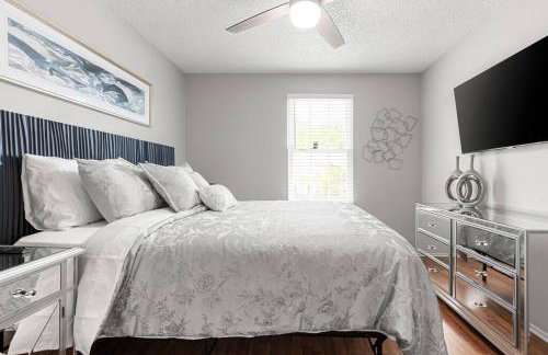 Fly In Style! Charming Townhome 6 Mins from RIC! - Foto 34