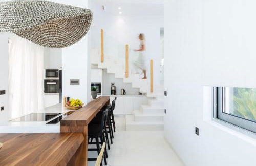 La Casa di Mare, Luxury Beach Front Villa with Private Pool, Whirlpools & Sauna, By ThinkVilla - Foto 31