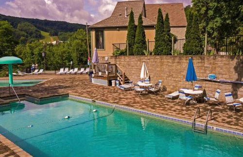 Big Mountain View! Downtown Gatlinburg Chalet Village! Hot Tub! Fan Favorite! AFrame Dreams! Magazine-Featured! Stunning Interiors! Little Green Cabin - Photo 66