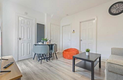 Centrally Located 4BR House By Hyped Properties Short Term Rental Agency With Free Parking Wolverhampton - Foto 30