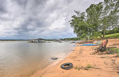 Lakefront Home with Private Beach Access! - Foto 28