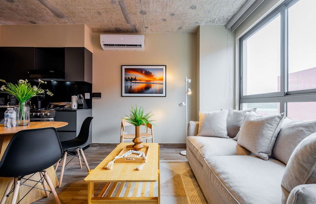 w Majestic 1BR w Great Pool in Centriqo - Foto 14