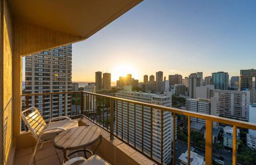 Honu Hale Penthouse 2 BDR Ocean View Waikiki - Photo 61