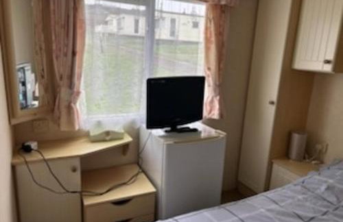 2Bed-Cabin Sleeps 4 WiFi Free Parking Sea Views - Photo 5