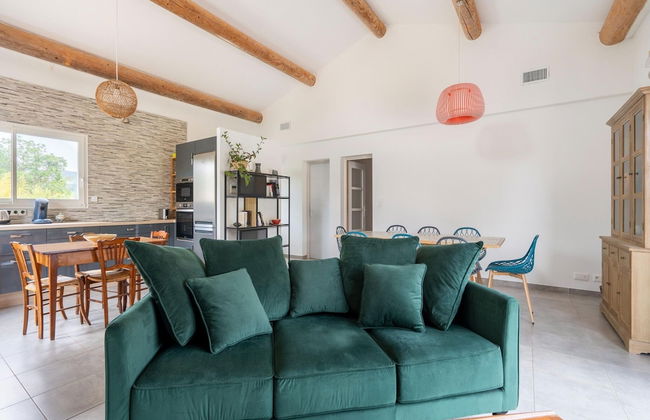 Cosy Holiday Home With Pool - Photo 23