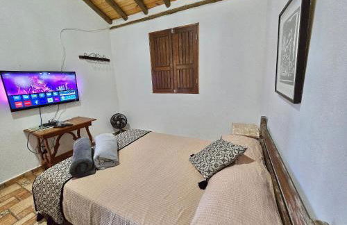 Chalés Vila Carrancas - Ao lado do centro com piscina, cozinha completa e muita tranquilidade - Foto 46