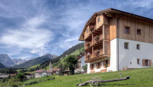 Ciasa Medalghes - Photo 1