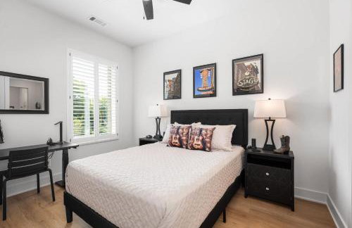 East Nash Condo for 4 with Public Rooftop Near DT - Foto 15
