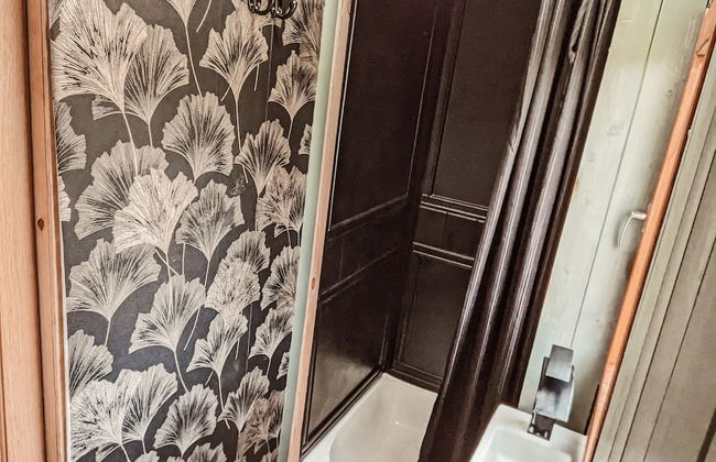 Stunning Shepherd's Hut Retreat, North Devon - Photo 16