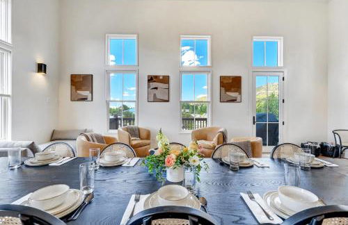 Whitewater Villa - 5BR Luxury Retreat with Hot Tub - Foto 17