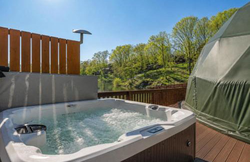 Luna Dome - Lakefront with Hot Tub, Wi-Fi, Sleeps 4 - Photo 2