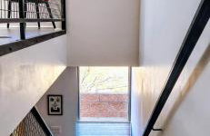 Chic Townhome Retreat nestled Downtown - Foto 9