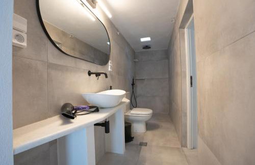 Traditional White House - Photo 18