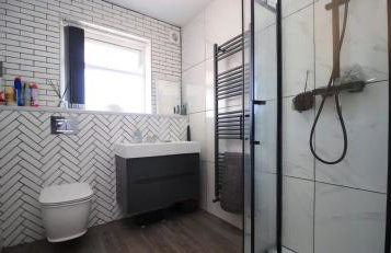 An entire two bed sea side bungalow with lazy spa - Foto 29