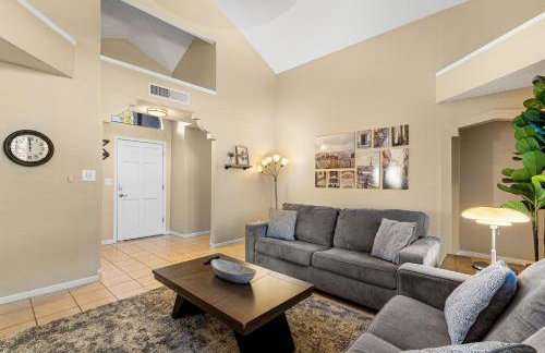 Peaceful West: 4BR Dusk Haven - Foto 11