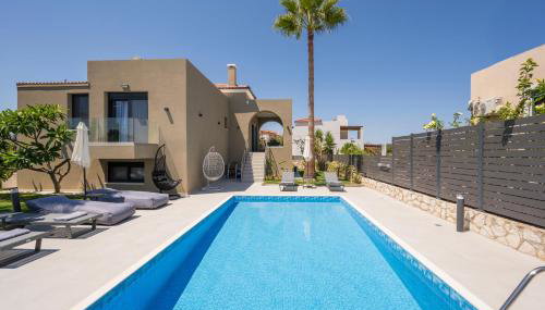 Luna Luxury Living - Photo 1