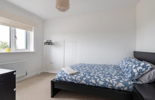 Spacious Milton Keynes Townhouse 2 Designated Parking Spaces Near Centre MK, MK Bowl, Universal Studios & Transport Links Ideal for Families & Contractors - Foto 22