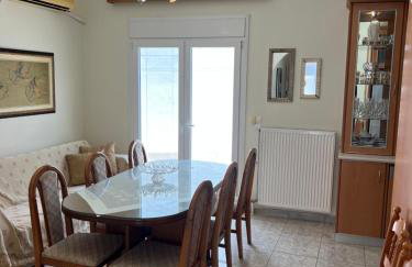 Cozy Kolonaki Retreat - Photo 4