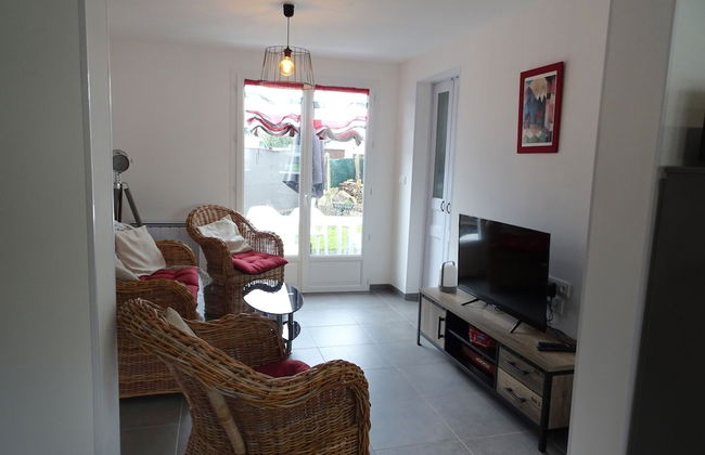 Bungalow in Gouville-sur-mer Near Beach - Photo 7