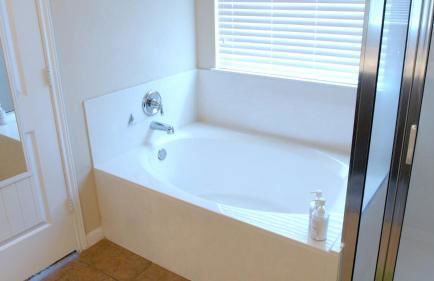 Stylish 3 Bedroom retreat near Downtown and Outlet - Foto 16