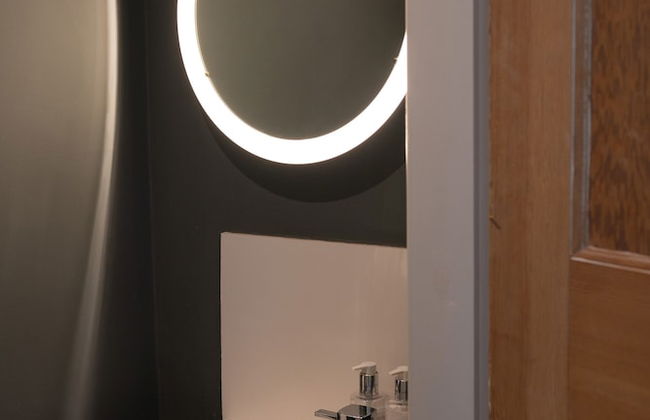 Contemporary Bright House 20 Min To Manc - Photo 33