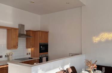 Lux 2-Bed City Centre Apartment Sleeps 6 Free Parking Balcony Near Leeds Station & Millennium Square view - Foto 12
