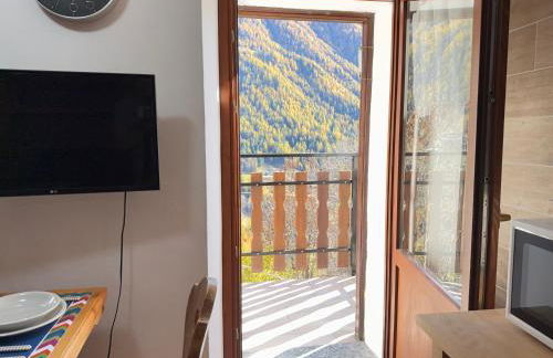 Near the Cable Cars with Views of the Lake - Foto 6