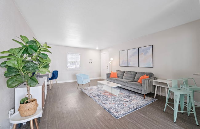 Spacious and Cozy King Bed 2BR Suite 5 Min to DT - Foto 9