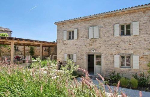 Villa Charlotte for 14 persons with 73m2 Pool in Central Istria - Daily Housekeeping & Breakfast Service - Foto 12