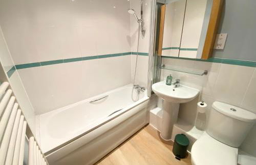 2 Bedroom Flat near Redhill train station, easy access to Gatwick & London - Foto 13