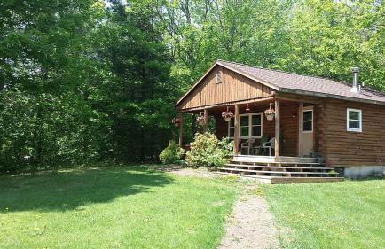 Charming Cabin Rental with Private Front Deck near Bangor, Maine - Foto 6