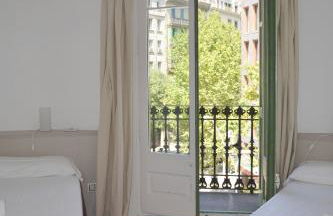 Claris Apartments - Photo 41