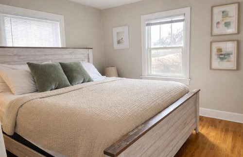 Beautiful Bungalow Next to UNC - Free Cruiser Bikes! - Foto 8