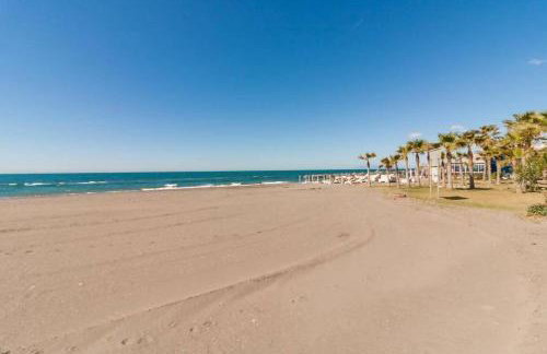Piscina y playa en Laguna Beach Torrox - Foto 18