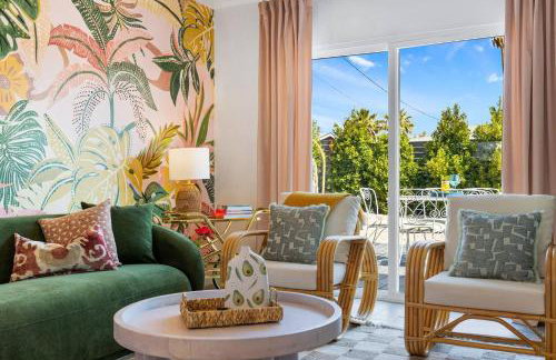 Whimsical Oasis Retreat by Rather Be Properties - Foto 24