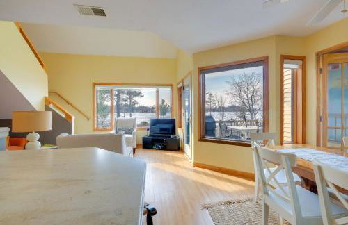 Elk Rapids Condo with Balcony Overlooking Elk Lake! - Foto 6