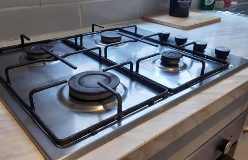 Free Parking Spacious Home - Photo 3