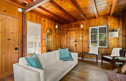 Cute Romantic Cabin With Hot Tub 5 Min from Lake - Foto 6