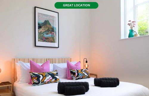 Stunning 1 Bedroom Apartment in a Converted Chapel - Free Parking, Smart TV, Fast WiFi and Self-Check-In by Yoko Property - Foto 1